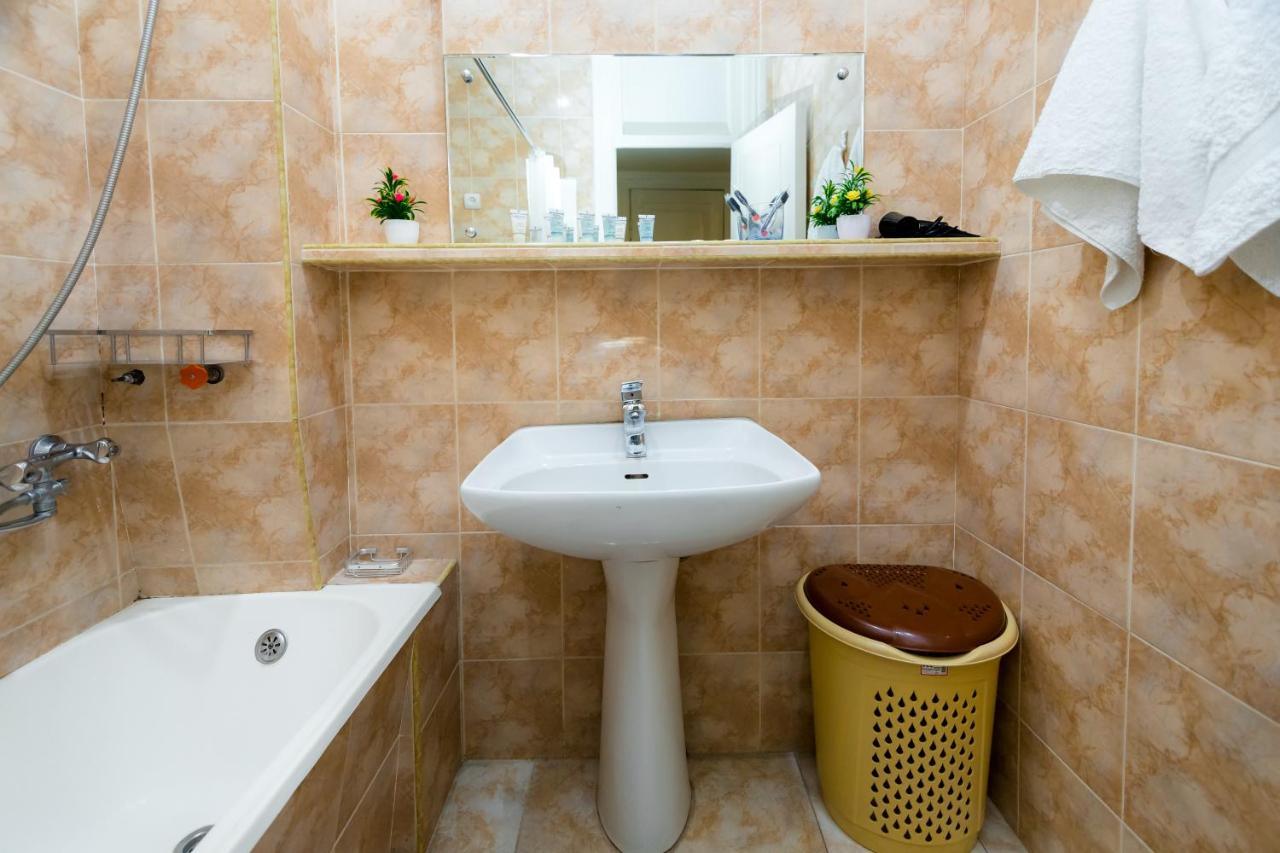 تبليسي Apartment Gallery Rustaveli 1 المظهر الخارجي الصورة